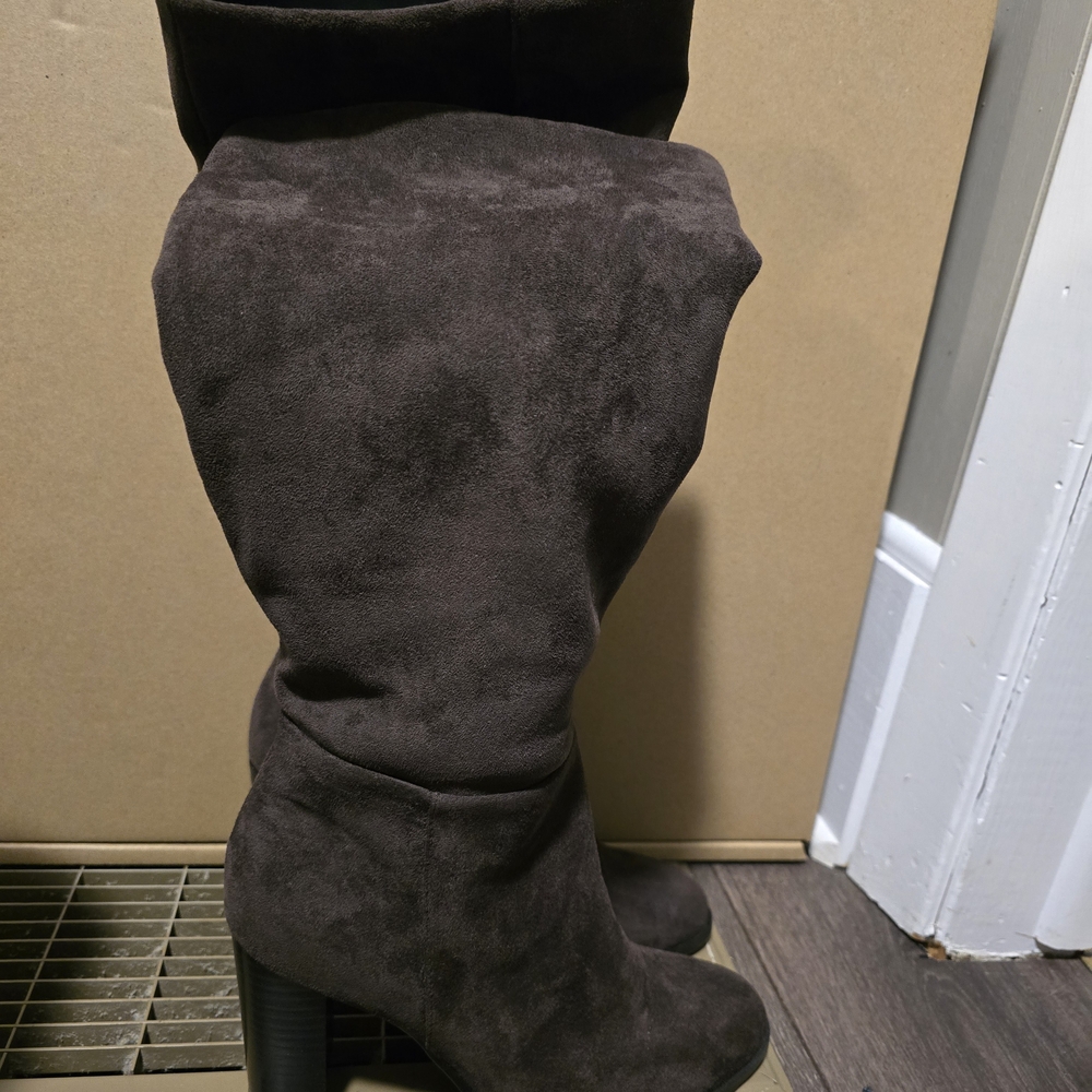 Chic Women's Suede Heeled Boots